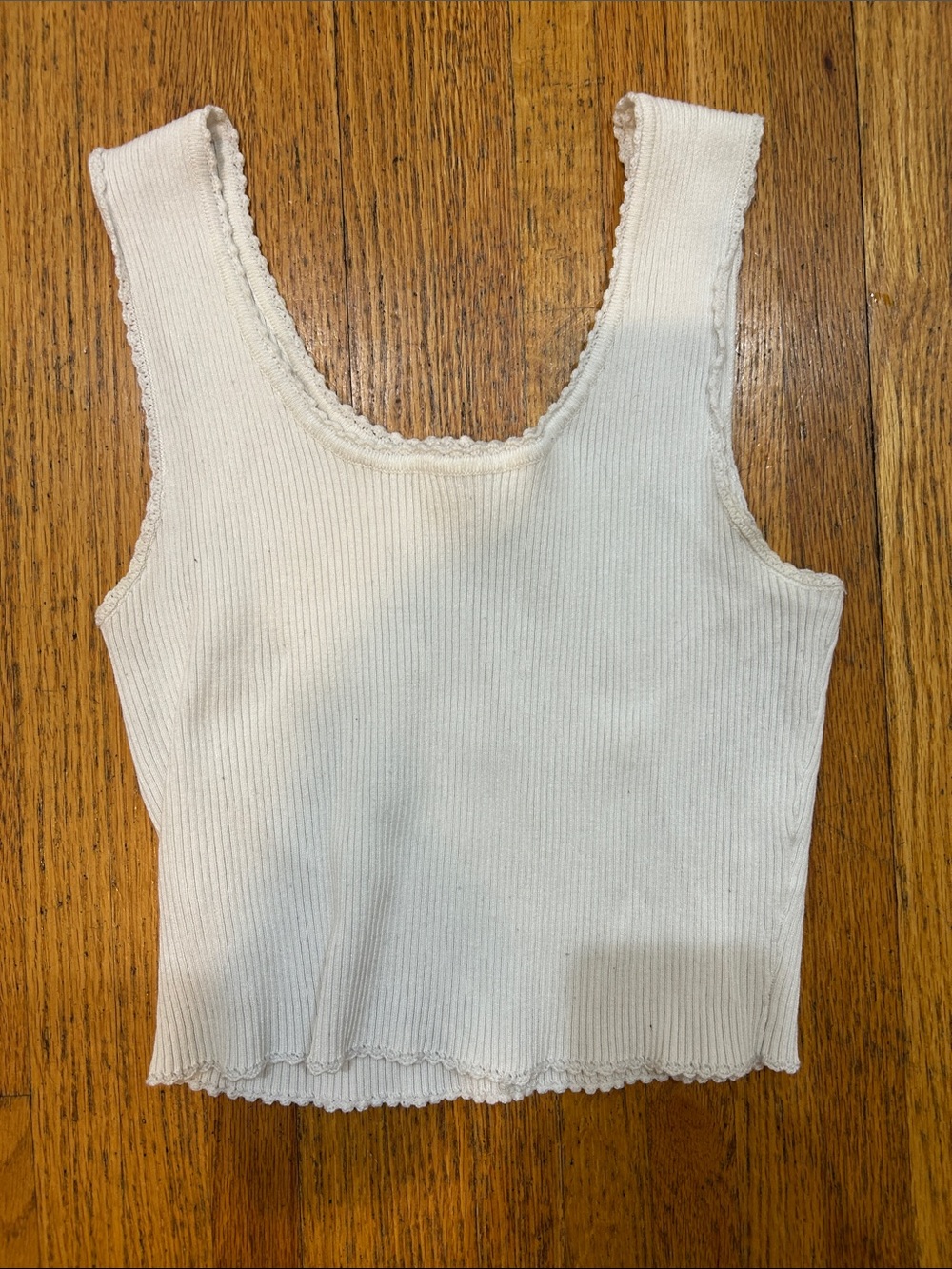 The Workshop Cream Ribbed Scallop-Trim Crop Tank. Size large